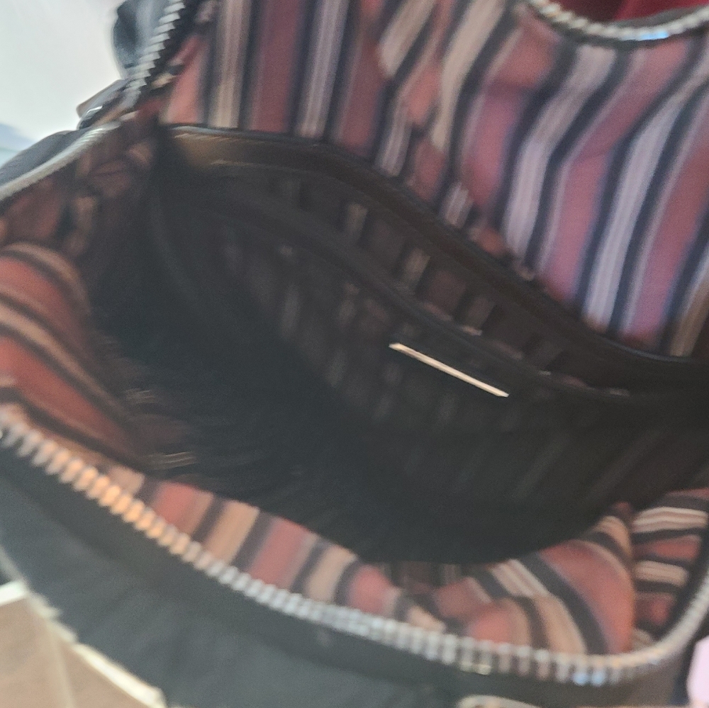 Duffle Style Hand Bag 👜 Moda Luxe - Picture 3 of 9
